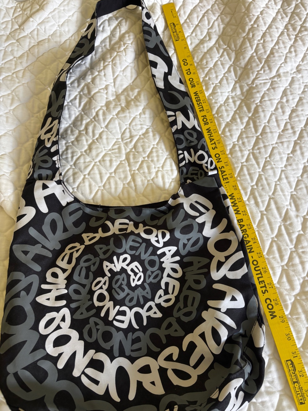Robin Ruth Black, White & Gray Graffiti-Print Hobo Bag